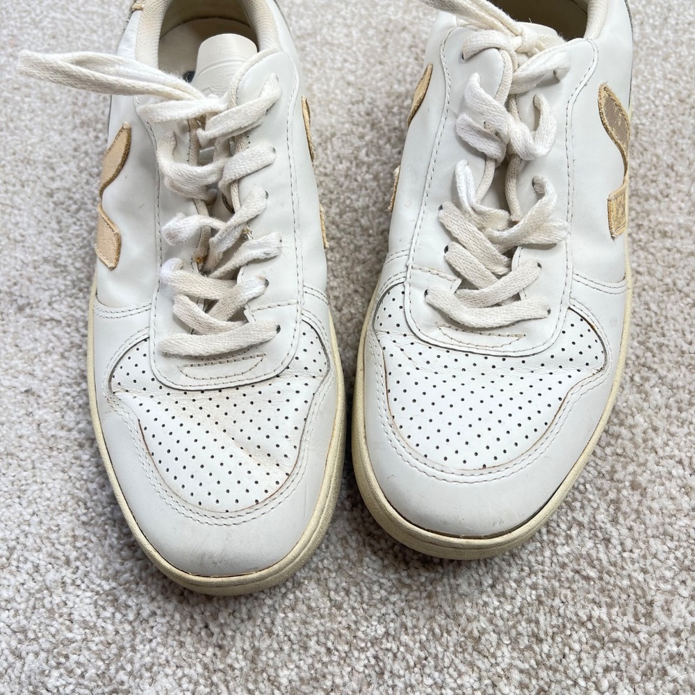 Veja  V-10 Gold White Lace Up Sneakers Shoes 8 - Picture 2 of 7
